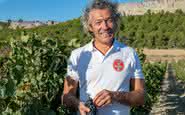 Gérard Bertrand tem onze propriedades e trabalha com vinhos tradicionais, orgânicos, biodinâmicos, veganos e sem sulfitos